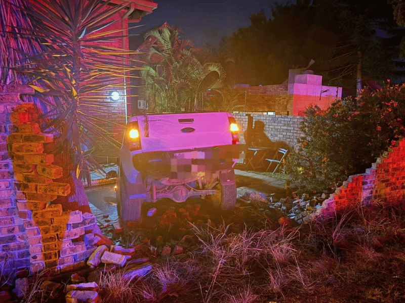 BAKKE IN POOL IN MBOMBELA