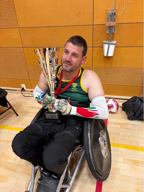 BENNIE ERASMUS GOOD MORNING ANGELS WITH TROPHY