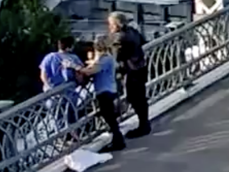 BON_JOVI_HELPS_WOMAN_SUICIDE