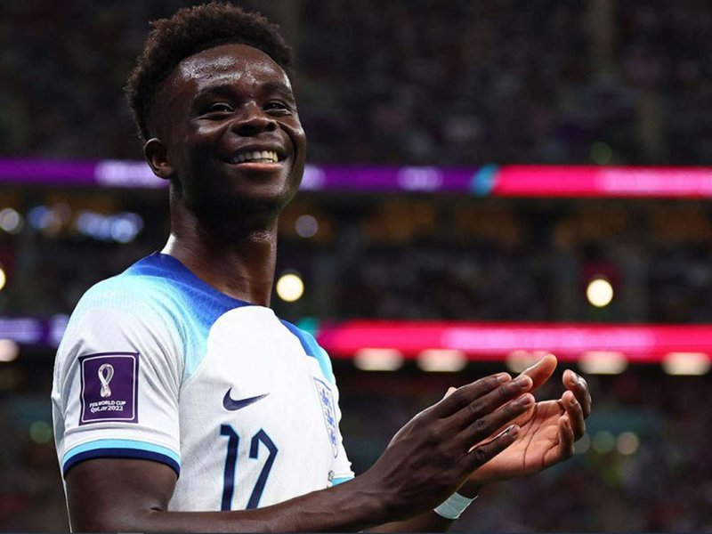 Bukayo Saka might just be the nicest man in football, he recently met David Beckham at the England camp and his greeting is sure to put a smile on your face.