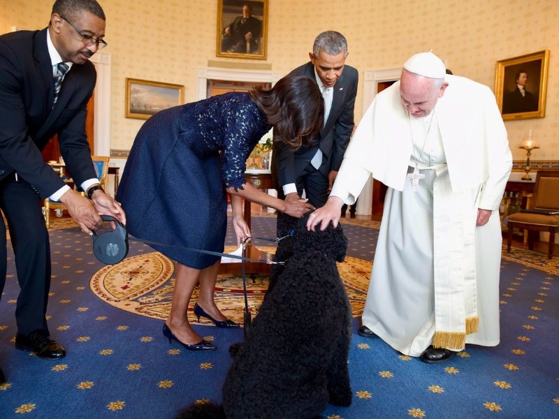 Barack and Michelle Obama with Pope Francis and their dog Sunny