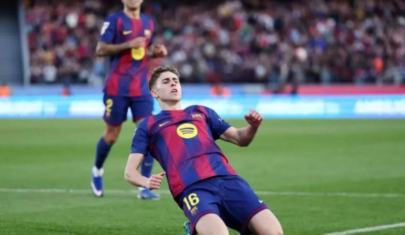 Barcelona midfielder Fermin Lopez