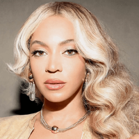 Beyonce wearing her blonde hair in soft waves