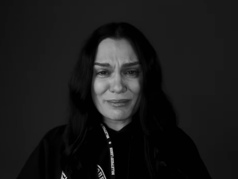 Black and white picture of Jessie J crying