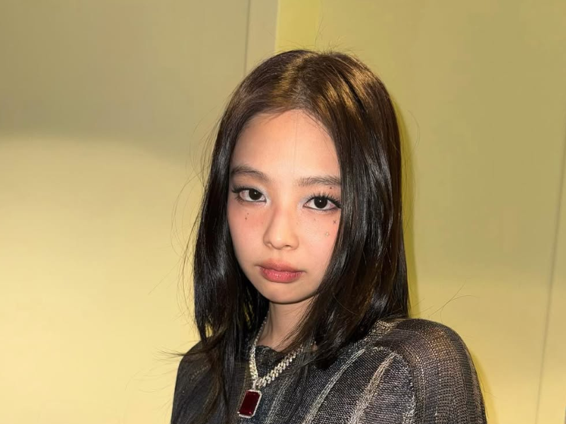 Blackpink singer Jennie wears her hair in a middle part