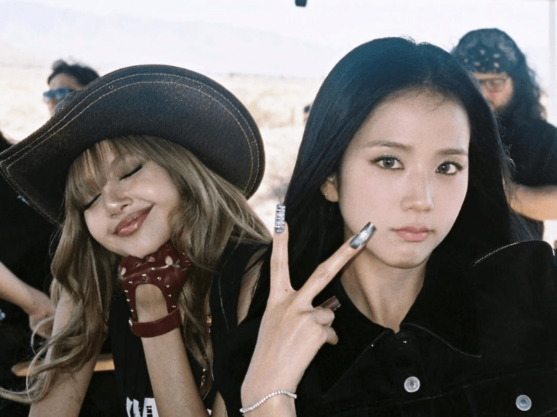 Blackpink's Lisa and Jisoo