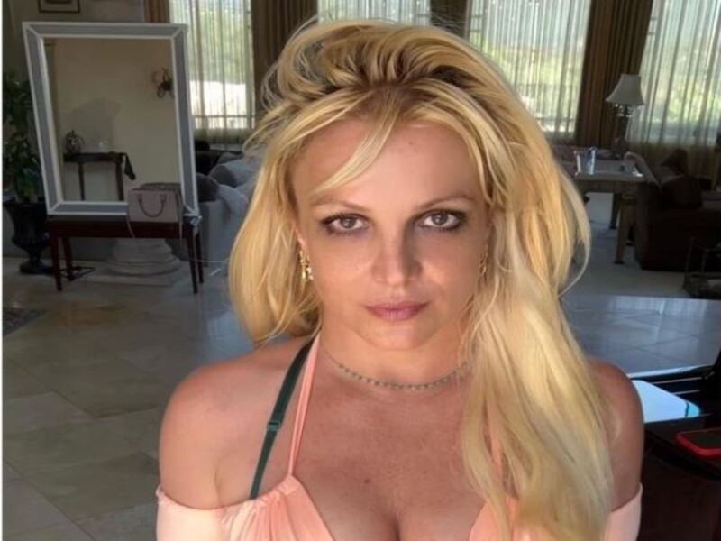 Britney Spears in peach dress