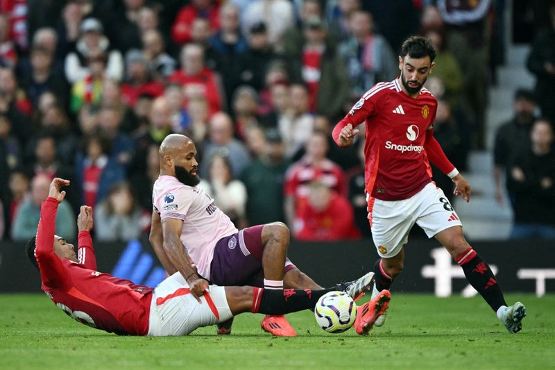 Bryan Mbeumo and Manchester United captain Bruno Fernandes