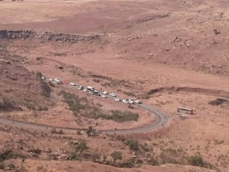 10 killed after bus rolls down embankment_er24