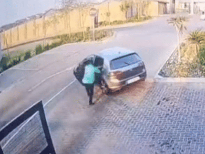 CHECKERS SIXTY60 DRIVER STEALS PHONE