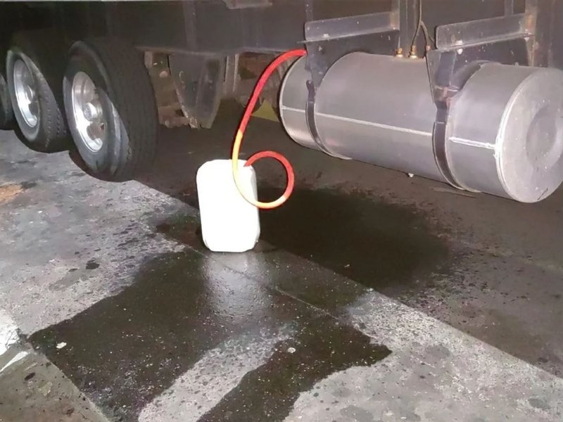 Traffic officers caught four men siphoning containers of diesel from the fuel tank of a parked truck in the Western Cape.