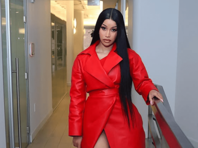 Cardi B expecting child with football player boyfriend Diggs