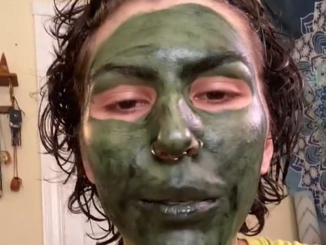 WATCH: Imagine trying to relax before a job interview and then staining your face green!