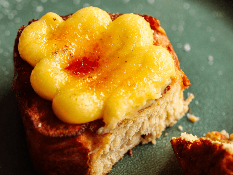 Crème brûlée French toast