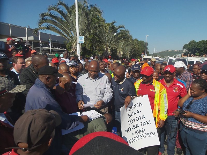 Taxi operators hand in memorandum