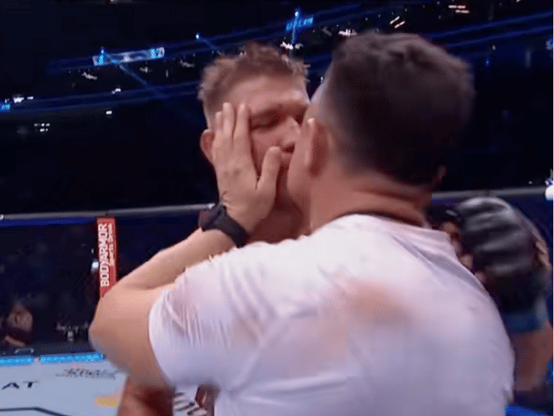 DRICUS DU PLESSIS KISSING CORNERMAN