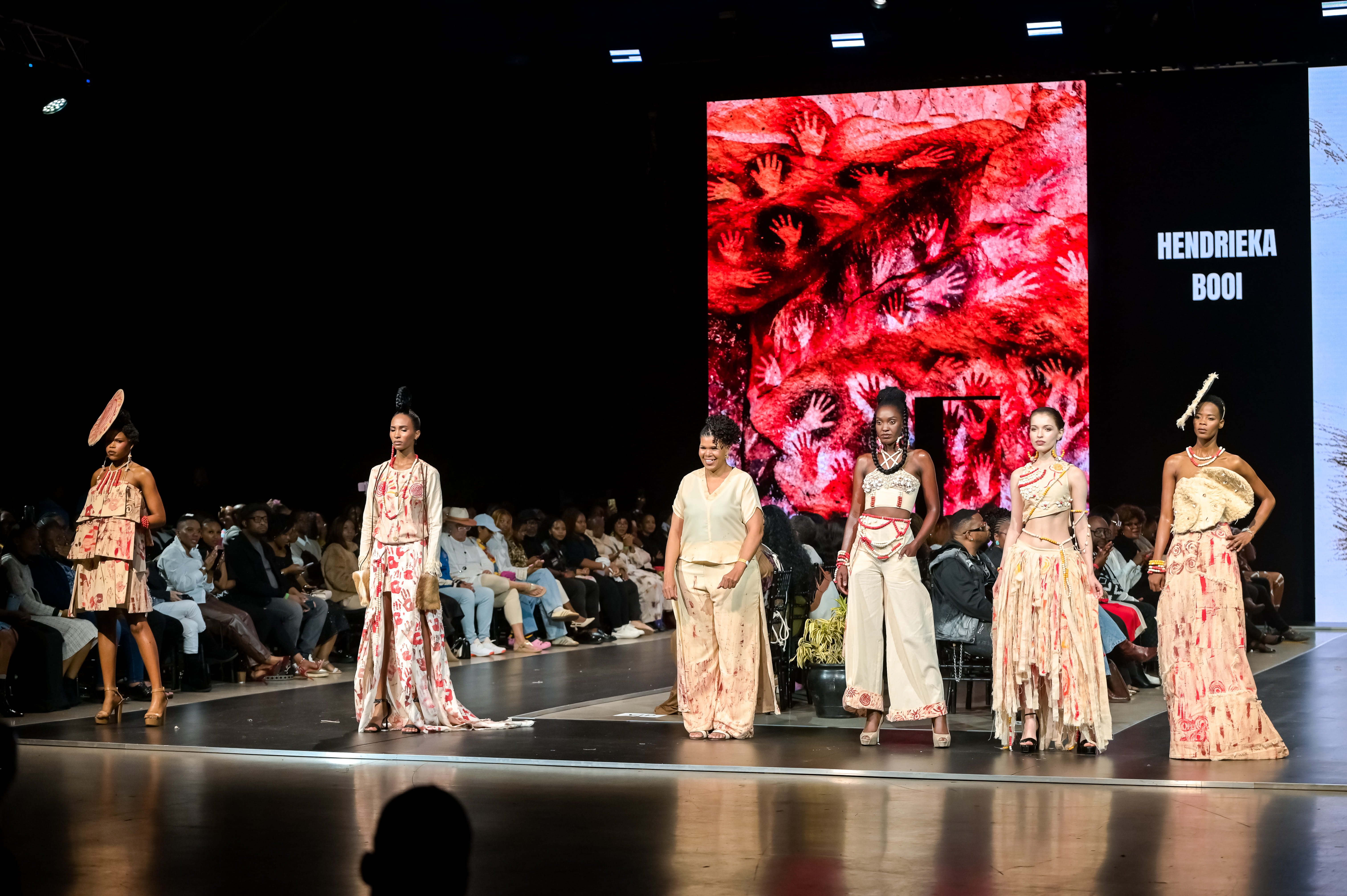 Hendrieka Booi fashion show