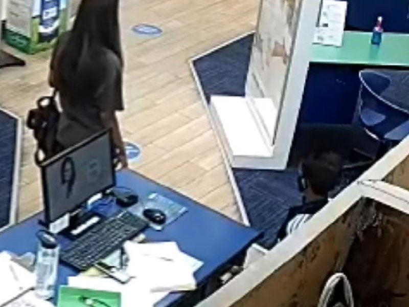 Family uses Child to Steal Phone from Shop at Westwood Mall, Durban-KZN