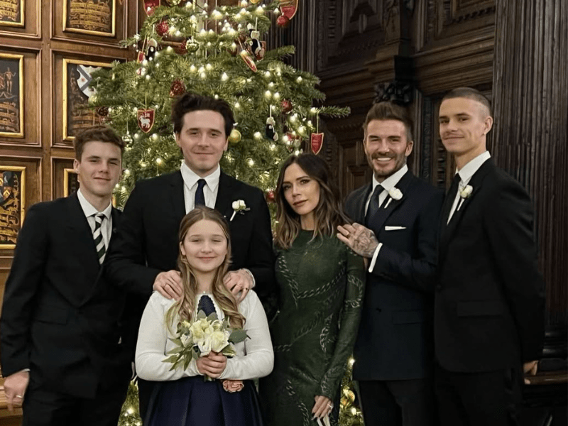 David Beckham poses with his wife and kids