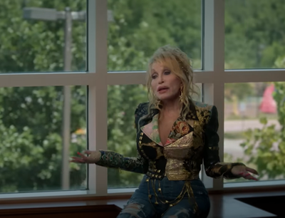 LOOK: Dolly Parton criticised for wearing revealing outfit