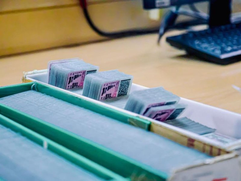 Driving licence card-printing machine breaks down again.