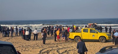 Tributes for missing pilot as Durban search continues