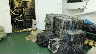 Chile seizes 'historic' 100 tonnes of drugs hidden in lumber