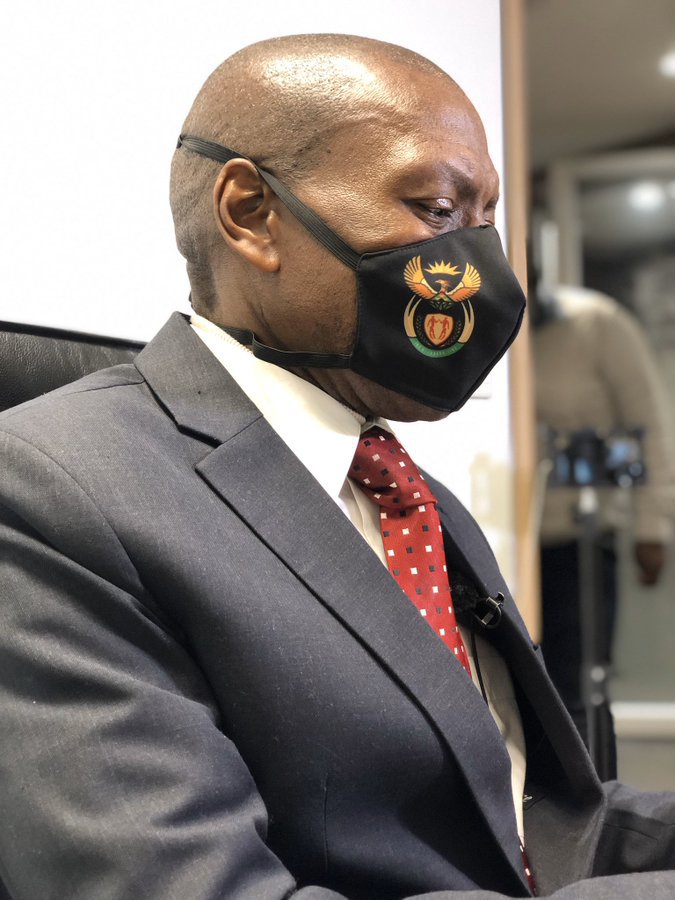 Zweli Mkhize with govt face mask