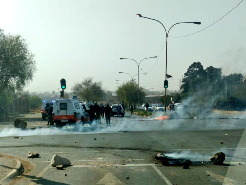 Eldorado Park residents, police face off over teen’s death