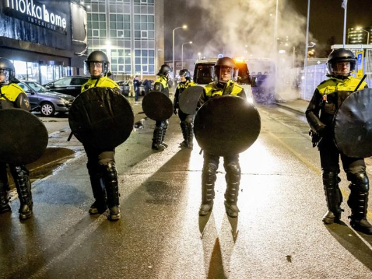 Four police hurt in riots between Eritreans in The Hague