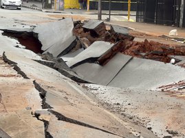 Joburg explosion: Digging to done by hand