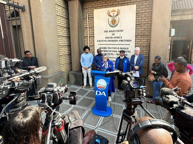 Zille: South Africans’ rights being violated by power crisis