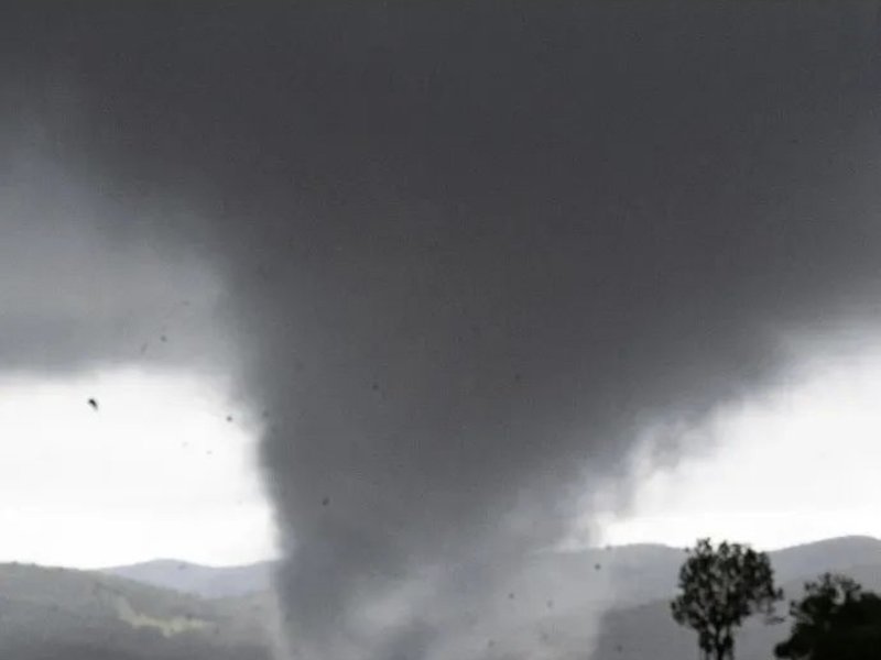 Tornado damages Australian homes, power lines