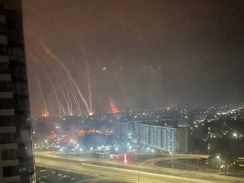 air strikes Kyiv Invading Russian forces press deep into Ukraine