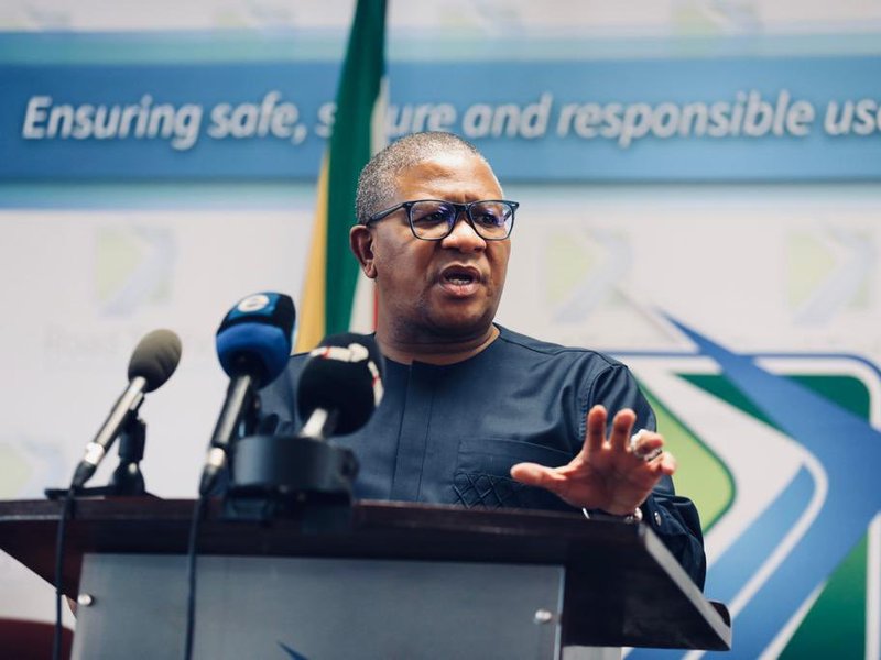 Minister Fikile Mbalula 1 april  licence briefing