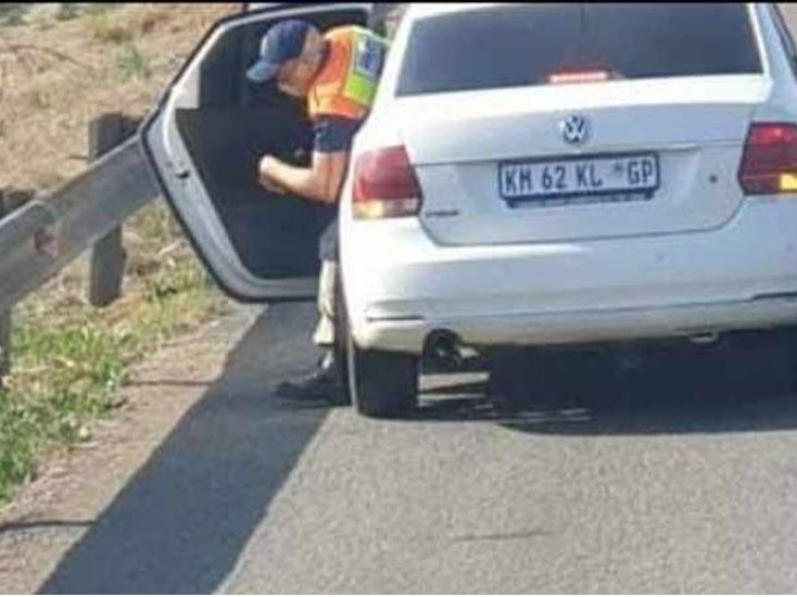Trucking companies and drivers are being told to be on the look out for fake Metro cops hijacking its vehicles.