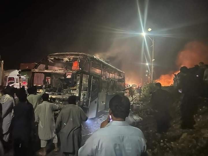 18 flood victims killed in Pakistan bus fire