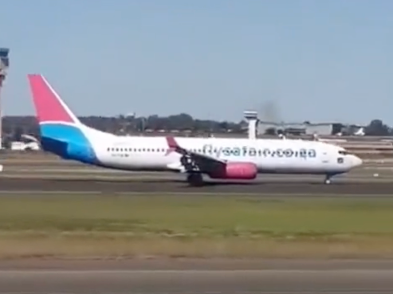 FlySafair plane emergency landing