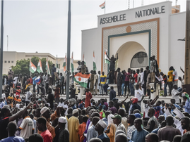 France readies to evacuate citizens from Niger