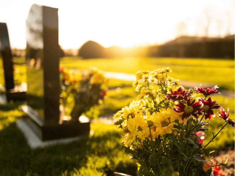 GRAVE WITH FLOURS FUNERAL