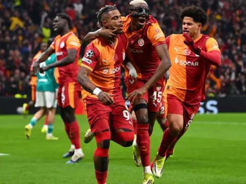 Galatasaray players celebrating win