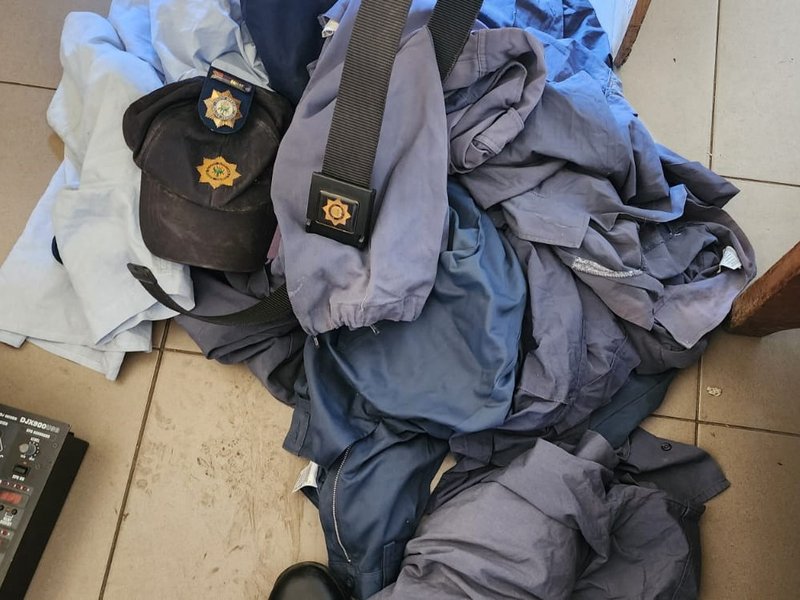 Gang 'terrorising' KZN community found with police uniform, stolen alcohol 1