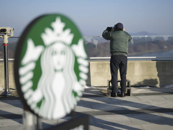 Tourists flock to South Korean coffee shop with bizarre view