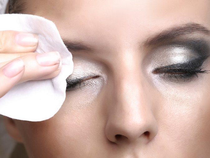 Dermatologists warn against makeup habit affecting skin ageing