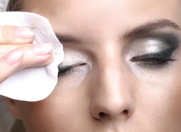 Dermatologists warn against makeup habit affecting skin ageing