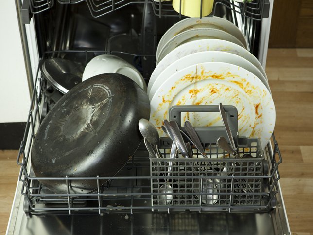 How to load a dishwasher: Scientist's rules puts an end to this debate
