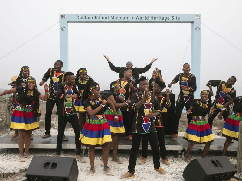 Ndlovu Youth Choir pair up with Master KG for a LIVE performance!