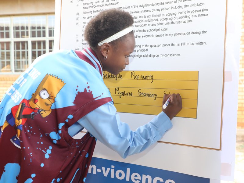 Etwatwa grade 12 pupil sign NSC pledge ahead final exams