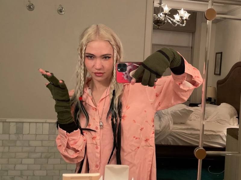 Singer Grimes