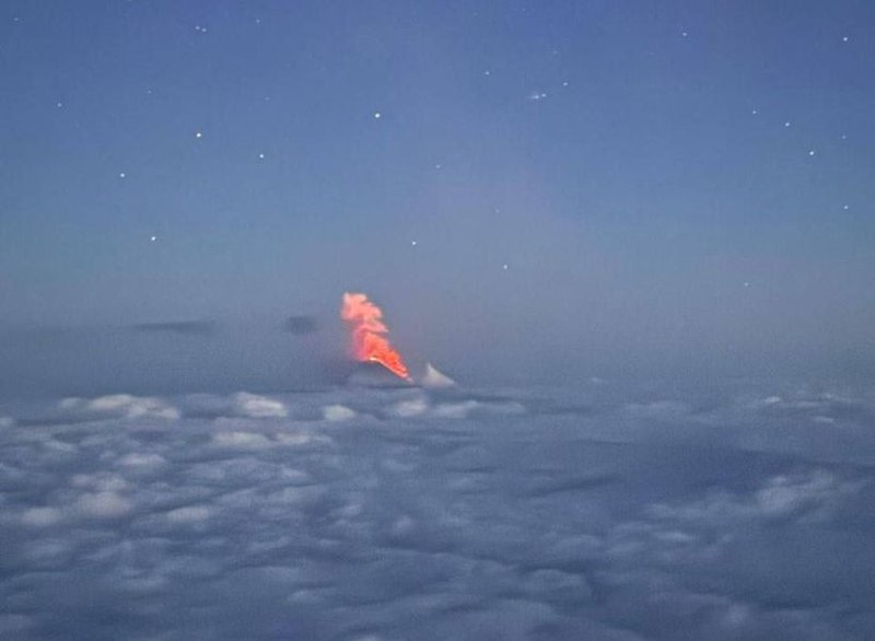 Volcano erupts after quake in Russia's far east